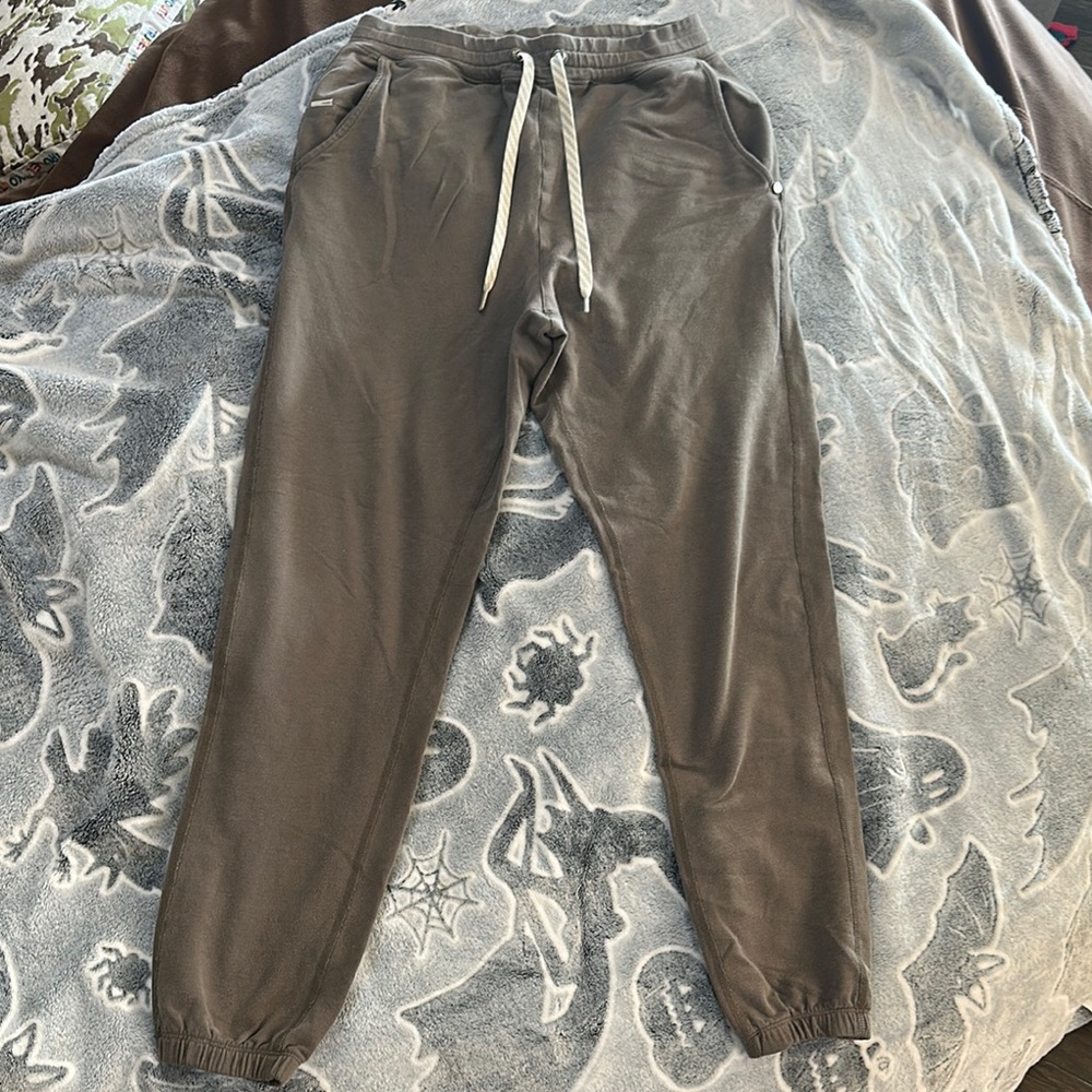 XS gray Vuori joggers